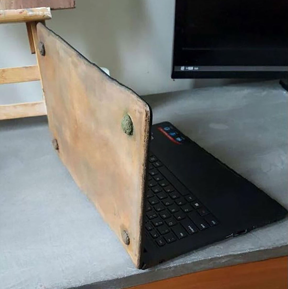 betonlook laptop Ciré Plastery